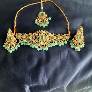 Elegant Gold and Green Jewelry Set